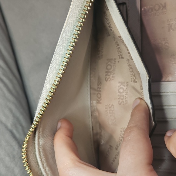 Michael Kors Cream Wallet - Picture 11 of 13